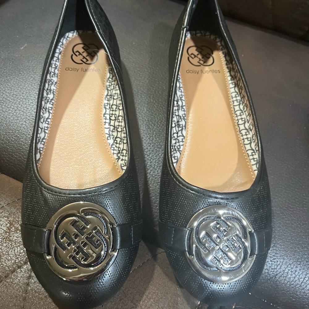 Daisy Fuentes Black and Silver Loafers with Classic Design